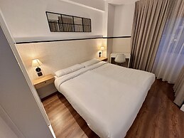 Far Home Gran Vía - Hostel