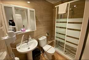 Far Home Gran Vía - Hostel