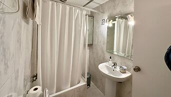 Far Home Gran Vía - Hostel