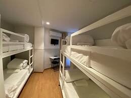 Far Home Gran Vía - Hostel