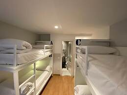 Far Home Gran Vía - Hostel