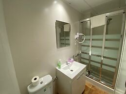 Far Home Gran Vía - Hostel