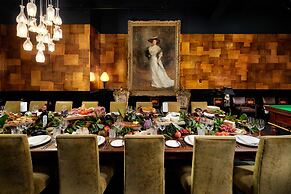 Museum Apartment Hotel, Independent Collection by EVT