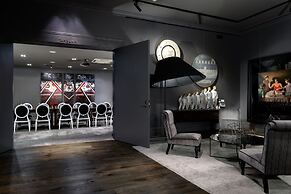 Museum Apartment Hotel, Independent Collection by EVT