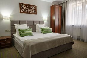 Platan Yuzhniy Hotel