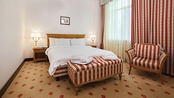 Grand Hotel Tien Shan