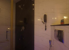 SFO Hotel and Suites