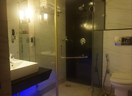 SFO Hotel and Suites