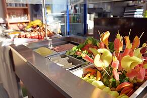 Hillside Studios & Apartments