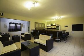 Hillside Studios & Apartments