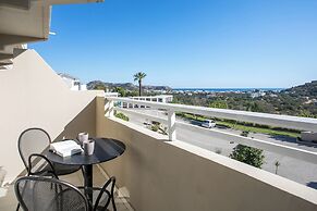 Hillside Studios & Apartments