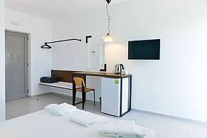 Hillside Studios & Apartments