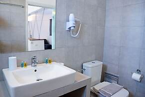 Hillside Studios & Apartments