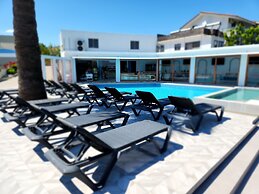 Hillside Studios & Apartments