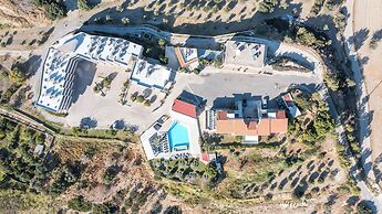 Hillside Studios & Apartments