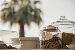 Hillside Studios & Apartments