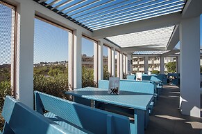 Hillside Studios & Apartments