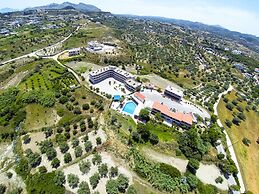 Hillside Studios & Apartments