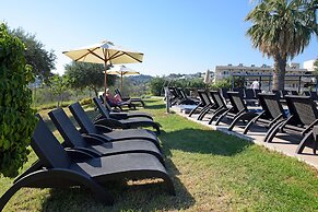 Hillside Studios & Apartments