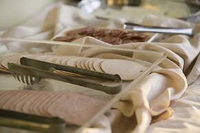 Hillside Studios & Apartments