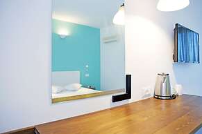 Hillside Studios & Apartments