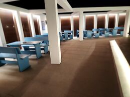 Hillside Studios & Apartments