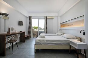 Hillside Studios & Apartments