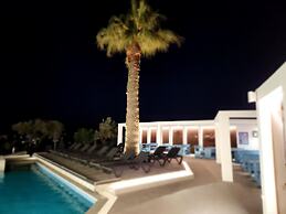 Hillside Studios & Apartments