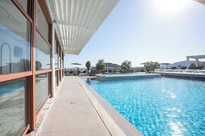 Hillside Studios & Apartments