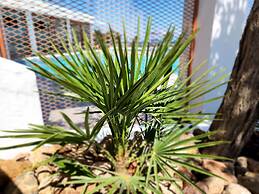 Hillside Studios & Apartments