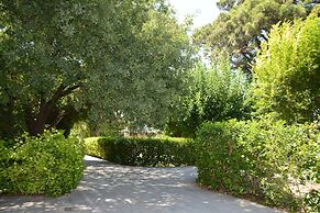 Niki Hotel Apartments