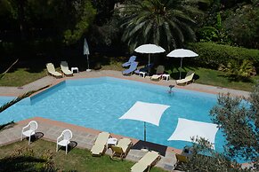 Niki Hotel Apartments