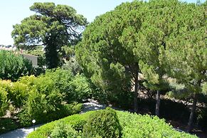 Niki Hotel Apartments