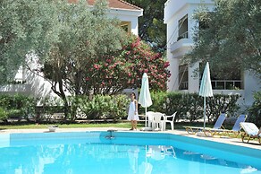 Niki Hotel Apartments