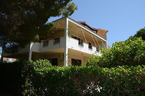 Niki Hotel Apartments