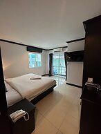 Hallo Patong Hotel & Restaurant