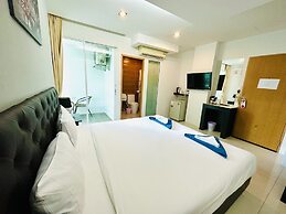 Hallo Patong Hotel & Restaurant