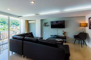 Hallo Patong Hotel & Restaurant