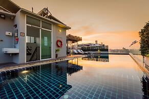 Hallo Patong Hotel & Restaurant