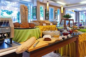 Thanthip Beach Resort