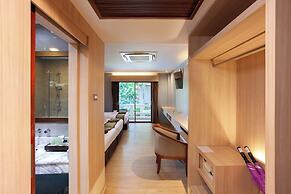 Thanthip Beach Resort