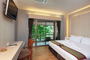 Thanthip Beach Resort