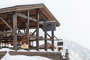 The Snowpine Lodge