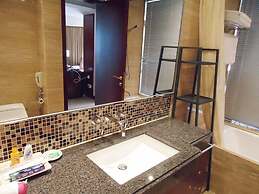 Jing'an Ziyuan Apartment