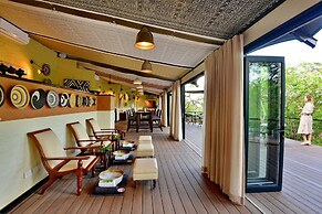 Victoria Falls Safari Lodge