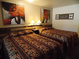 Vintage Lakeside Inn