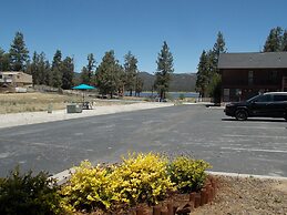 Vintage Lakeside Inn