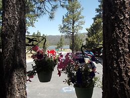 Vintage Lakeside Inn