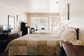 Vintage Lakeside Inn