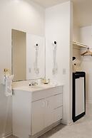 Vintage Lakeside Inn